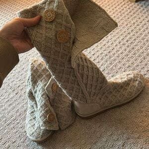 Cream Sweater Uggs - Size 9